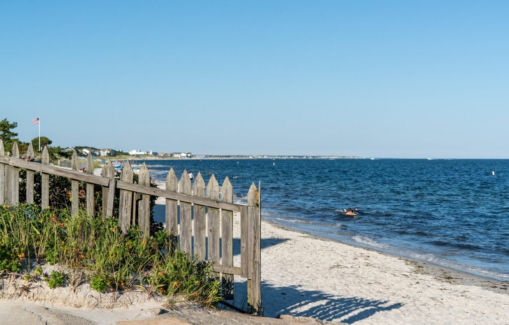 discover the charming coastal town of yarmouth, renowned for its stunning seaside scenery, rich maritime history, and vibrant community. explore local attractions, indulge in fresh seafood, and enjoy outdoor activities along the picturesque waterfront.